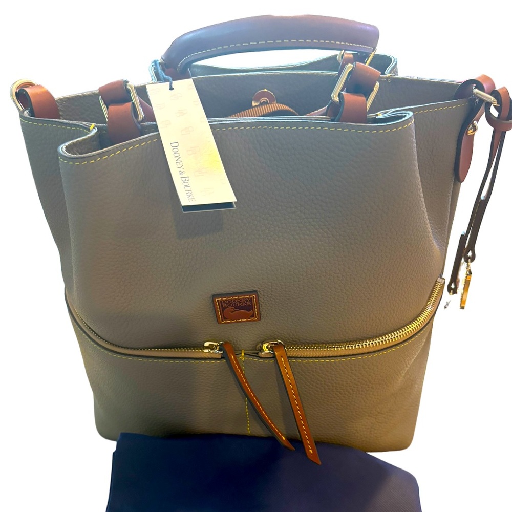 Nwt- Dooney and Bourke pebble grain bag👜👛